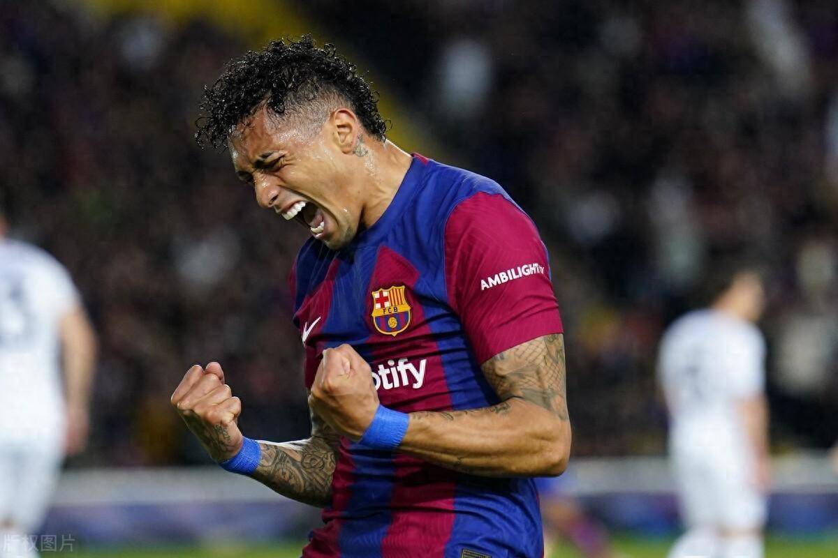 包含英格兰绝杀AC米兰,莱万关键制胜的词条 包含英格兰绝杀AC米兰,莱万关键制胜的词条