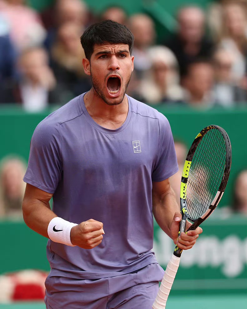 西班牙网球队逆转法国网球队,克耶高斯打破历史纪录的简单介绍 西班牙网球队逆转法国网球队,克耶高斯打破历史纪录的简单介绍