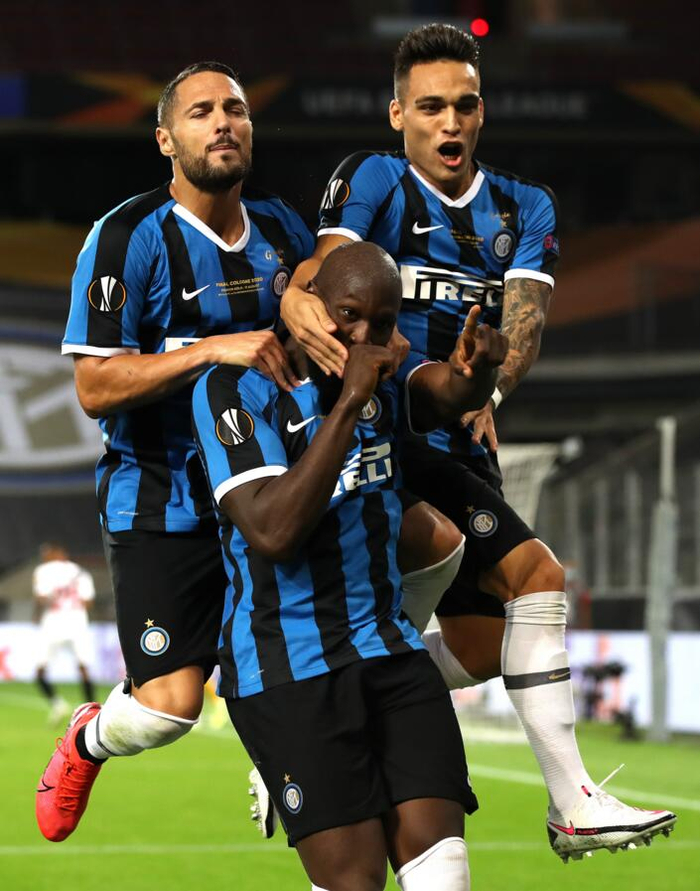 包含国际米兰翻盘塞维利亚,格列兹曼送出助攻的词条 包含国际米兰翻盘塞维利亚,格列兹曼送出助攻的词条