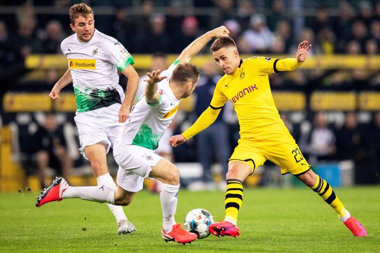 攻守兼备！重庆力帆队稳居积分榜中游取得胜利的简单介绍