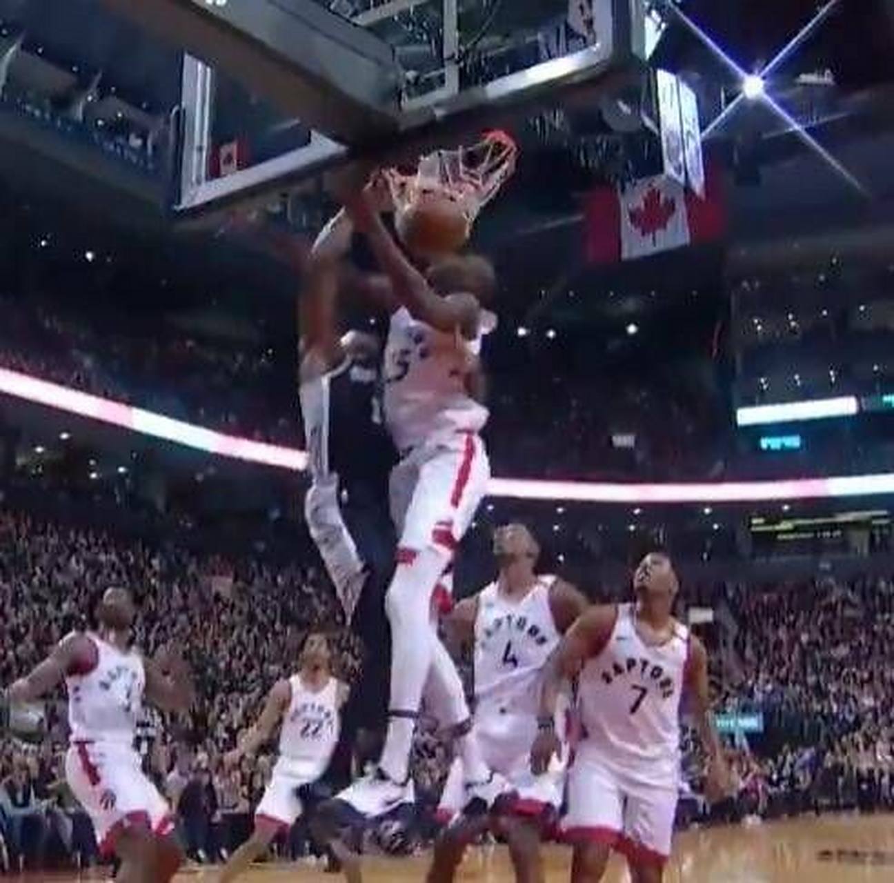 开拓者遭遇马刺挑战:利拉德对决德罗赞 开拓者遭遇马刺挑战:利拉德对决德罗赞