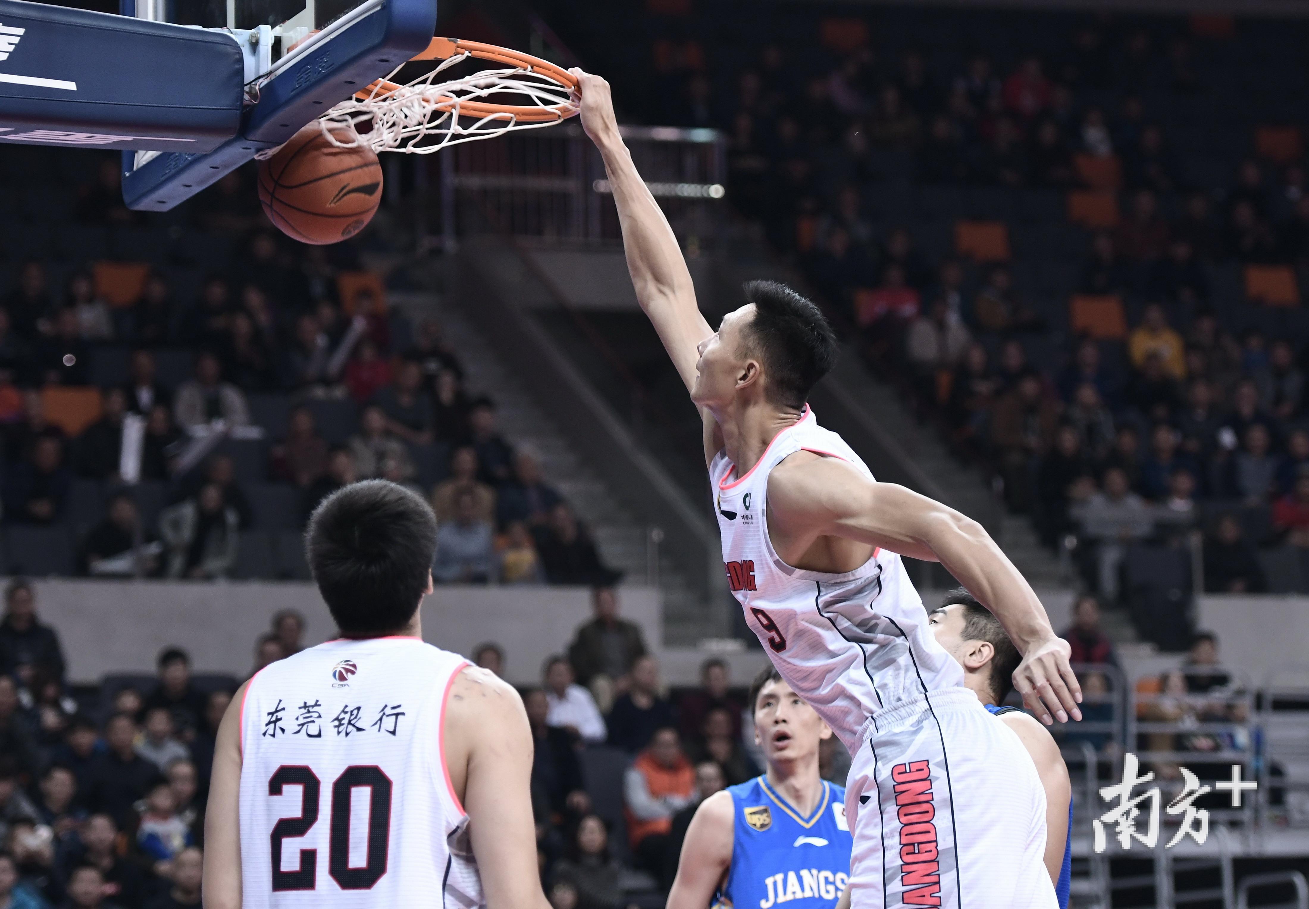 广东队主场大胜北京，继续领跑积分榜的简单介绍