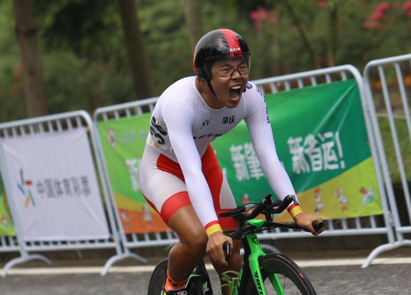 争分夺秒!选手在比赛中面临生死抉择 争分夺秒!选手在比赛中面临生死抉择