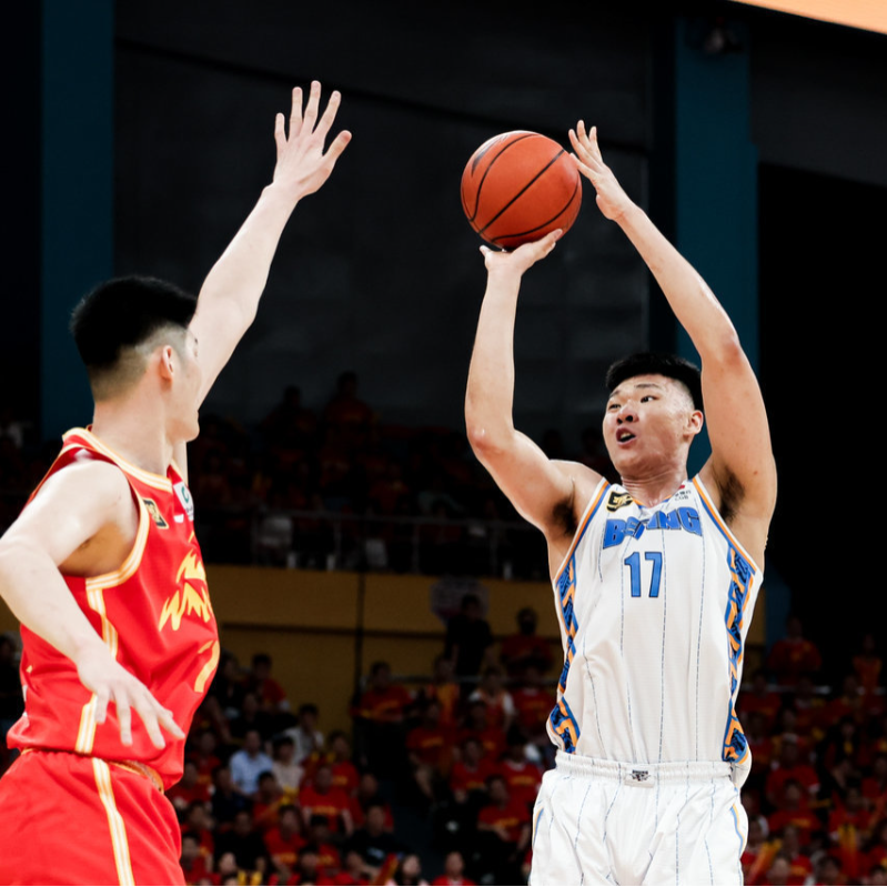 力夺胜利!球队锋线进攻出色的简单介绍 力夺胜利!球队锋线进攻出色的简单介绍