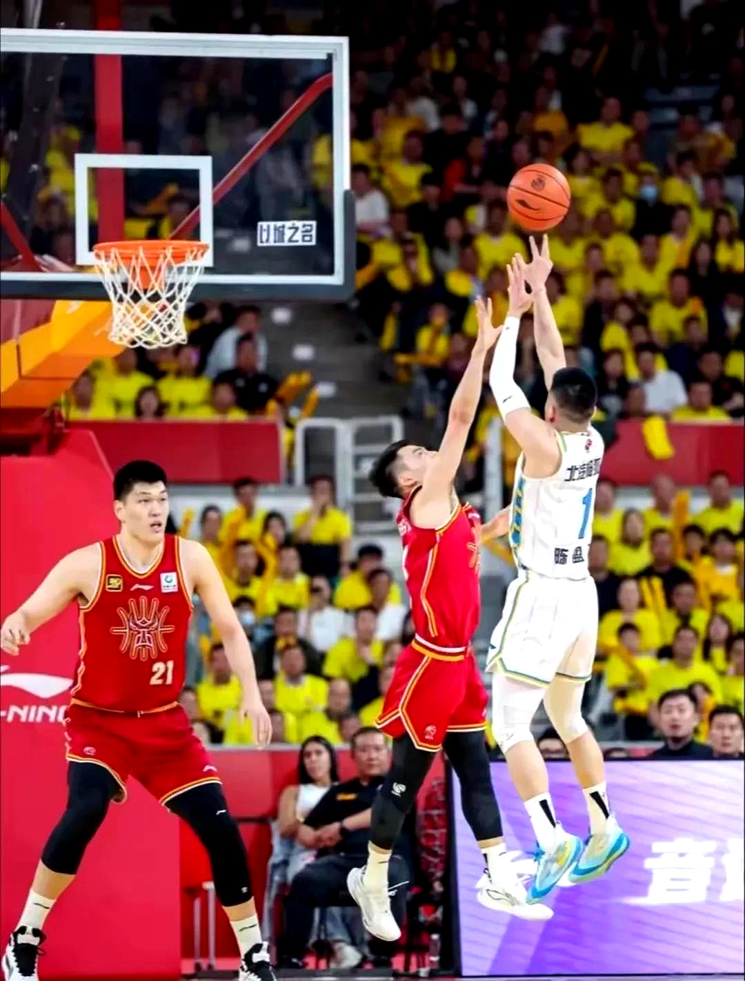 关于沈阳队主场力克对手，取得关键胜利的信息