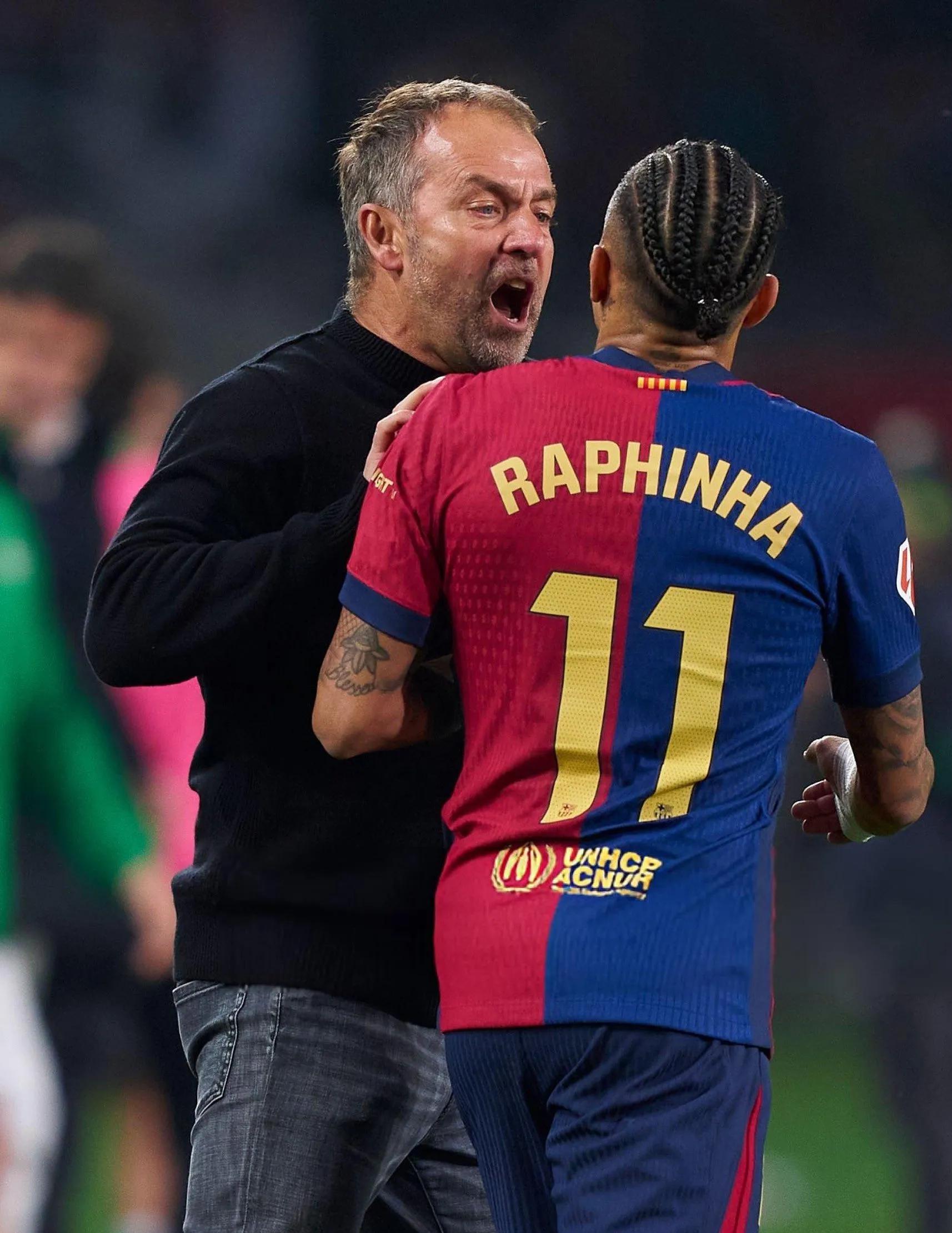 巴萨中场控制游刃有余裁判判罚遭质疑鱼跃逆袭的简单介绍