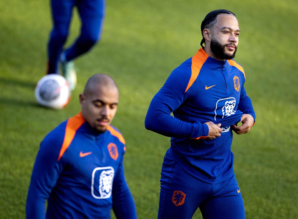 荷兰队在国际足球比赛中夺冠 荷兰队在国际足球比赛中夺冠