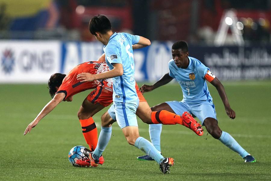 比赛中诞生新的战术,引发球迷讨论 比赛中诞生新的战术,引发球迷讨论