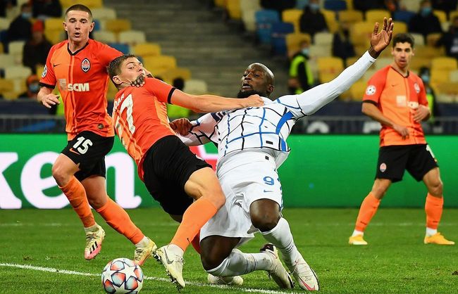 维罗纳俱乐部全队备战，力争佳绩