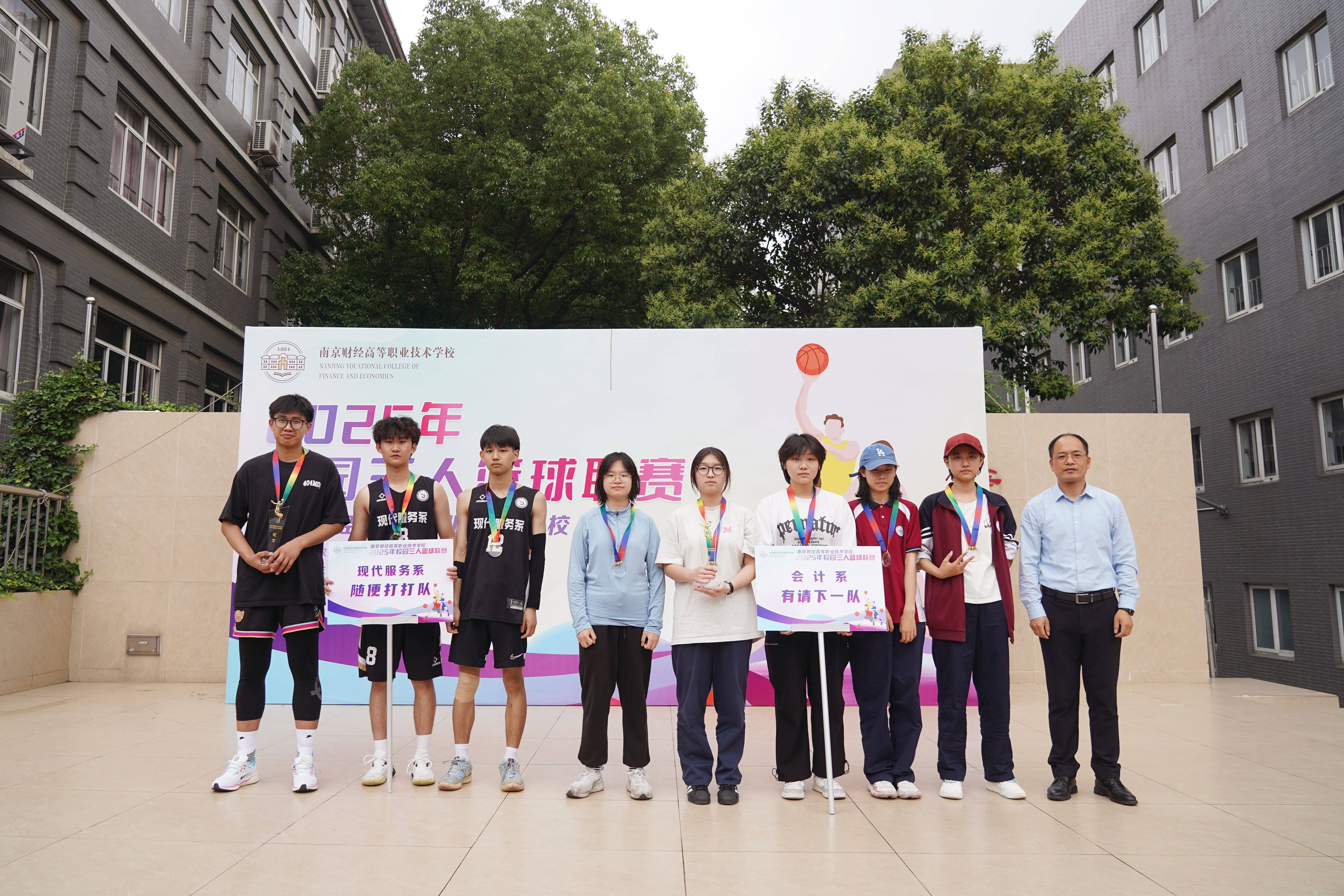 职业篮球联赛各队众志成城，积极备战