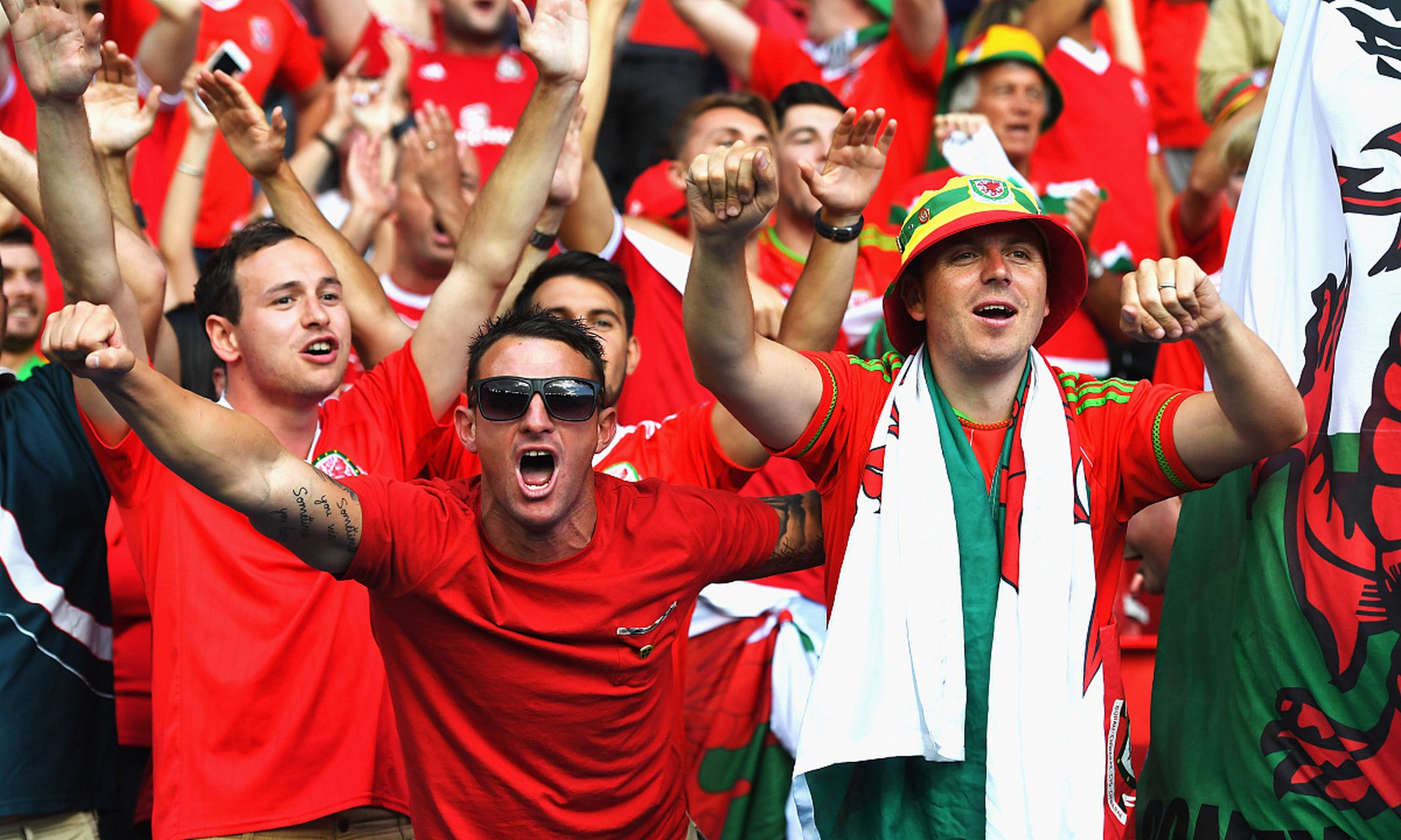 球星们的精彩表现引发广泛讨论和关注