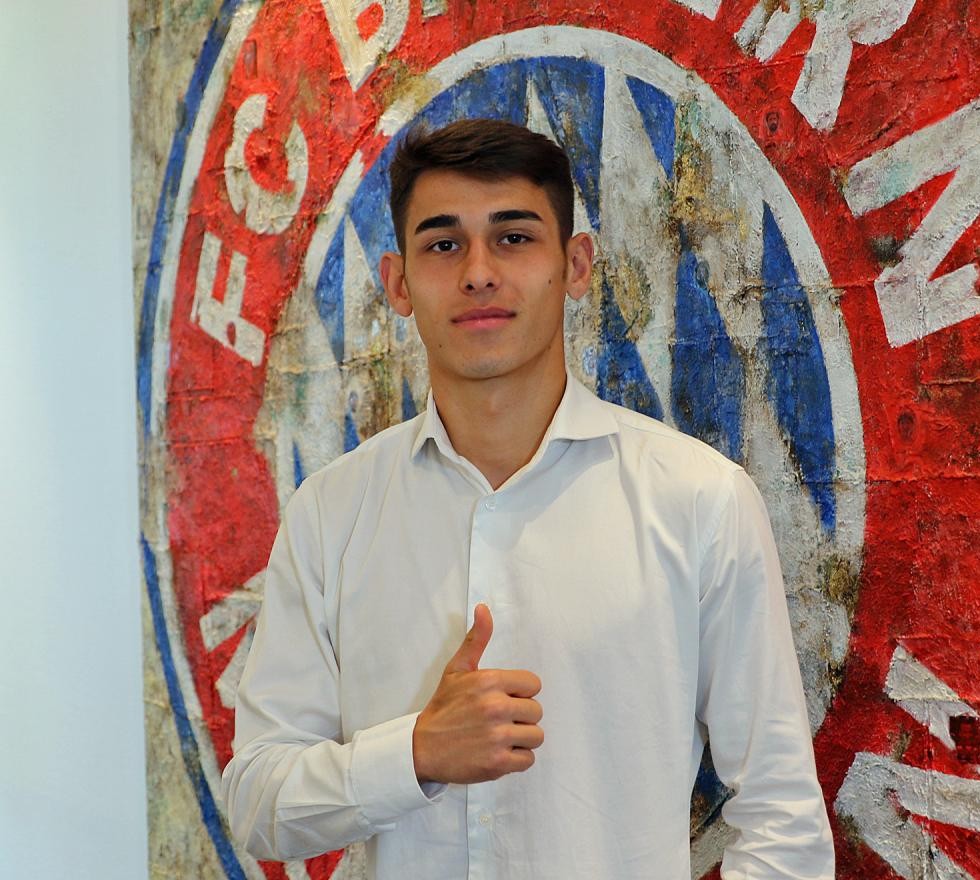 阿贾克斯高歌猛进,荷甲劲旅一路领先 阿贾克斯高歌猛进,荷甲劲旅一路领先