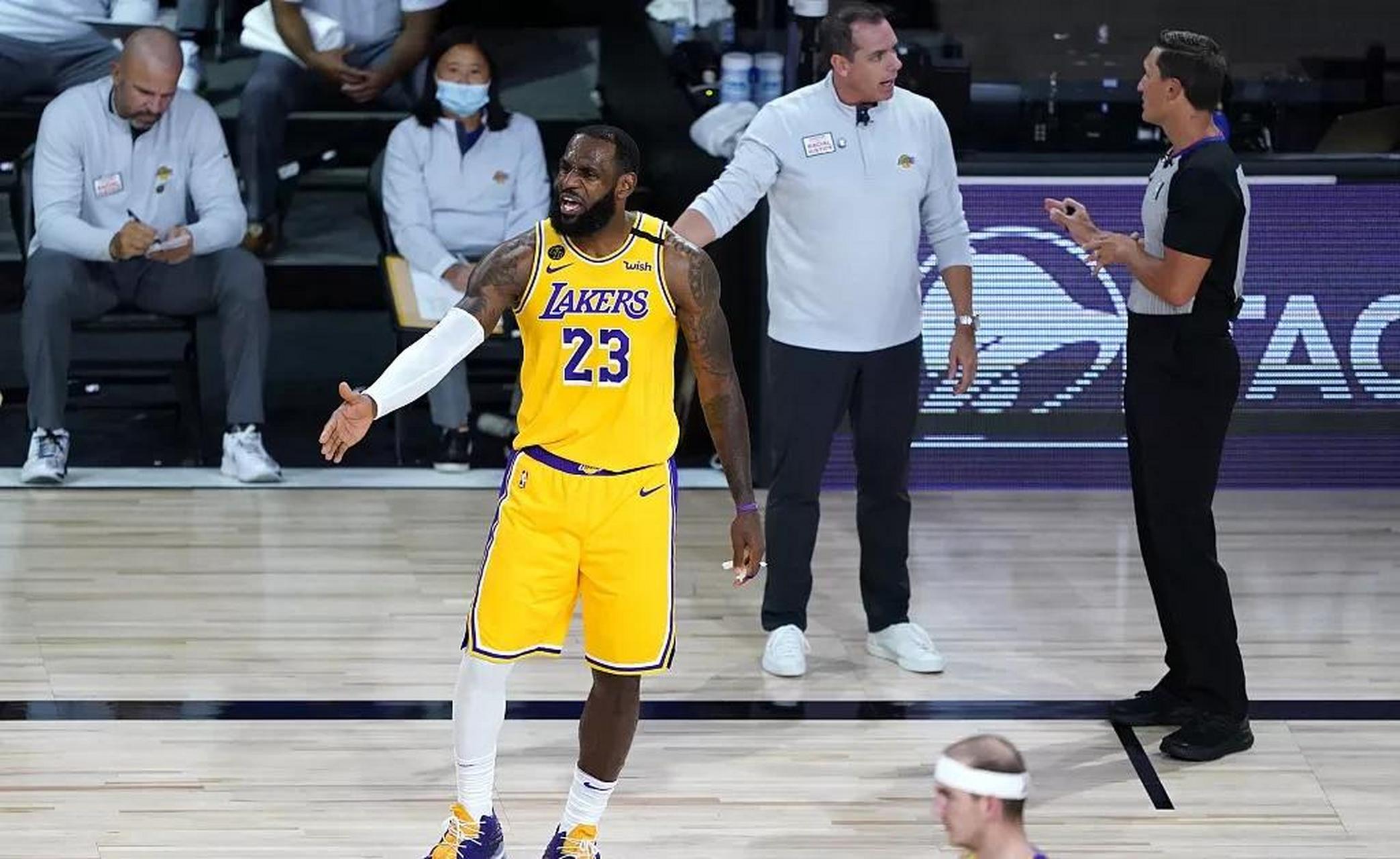 吉林队完胜湖人，利拉德扛起全队