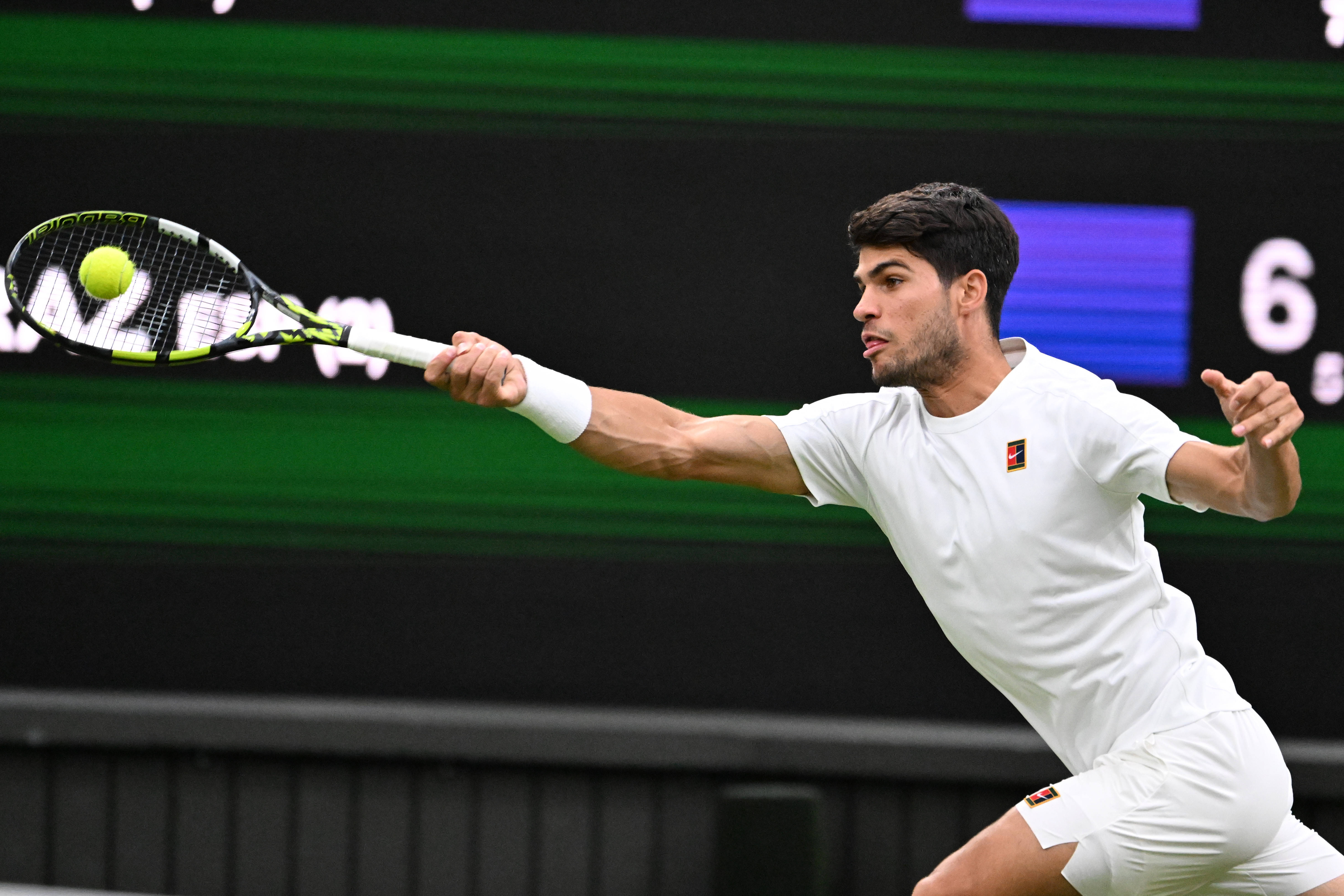 关于温网翻盘戴维斯杯，阿尔卡拉斯点燃赛场的信息