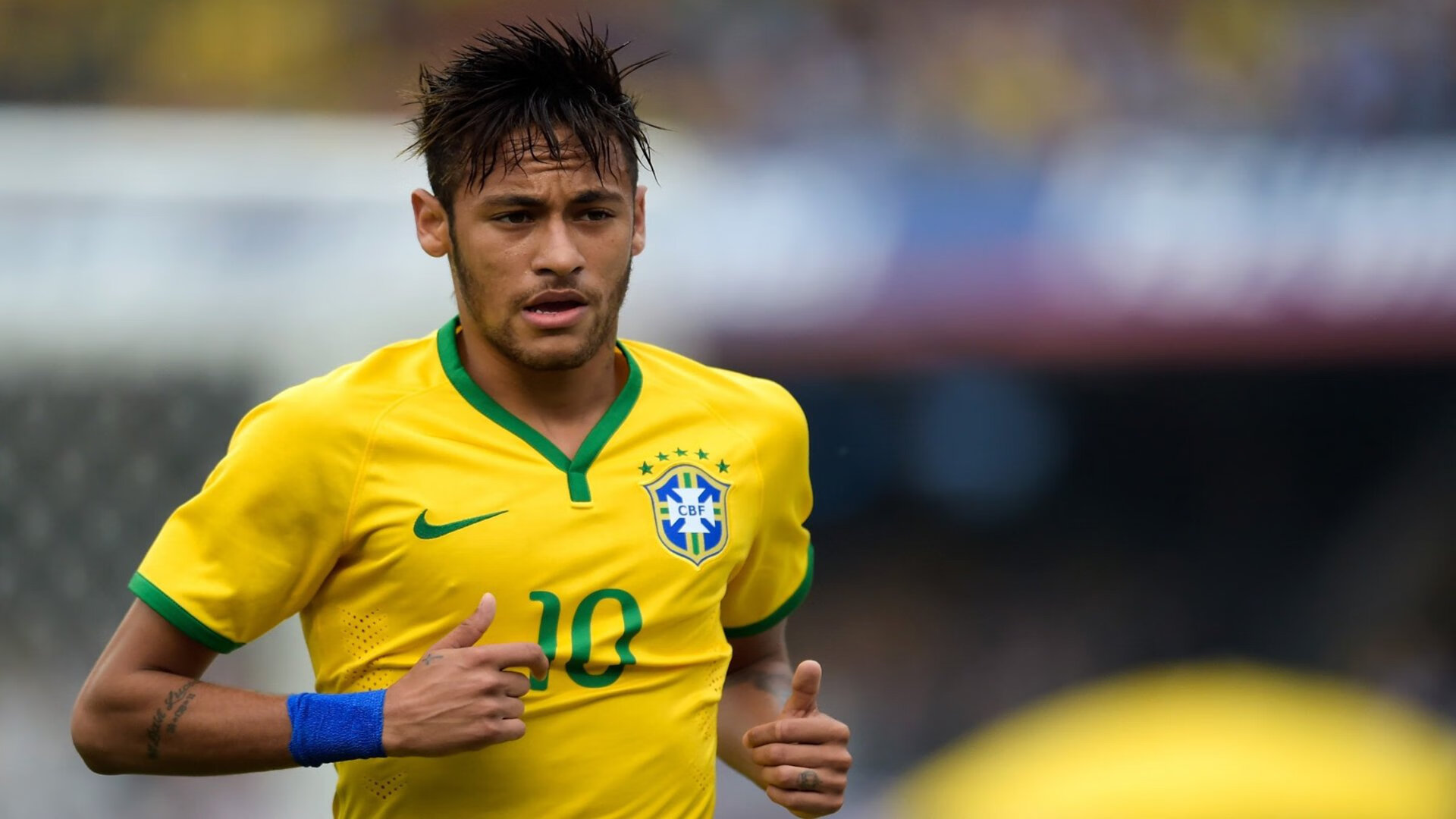 波兰铁链锁死蓝黑军团,金玟哉世界杯舞台接管比赛