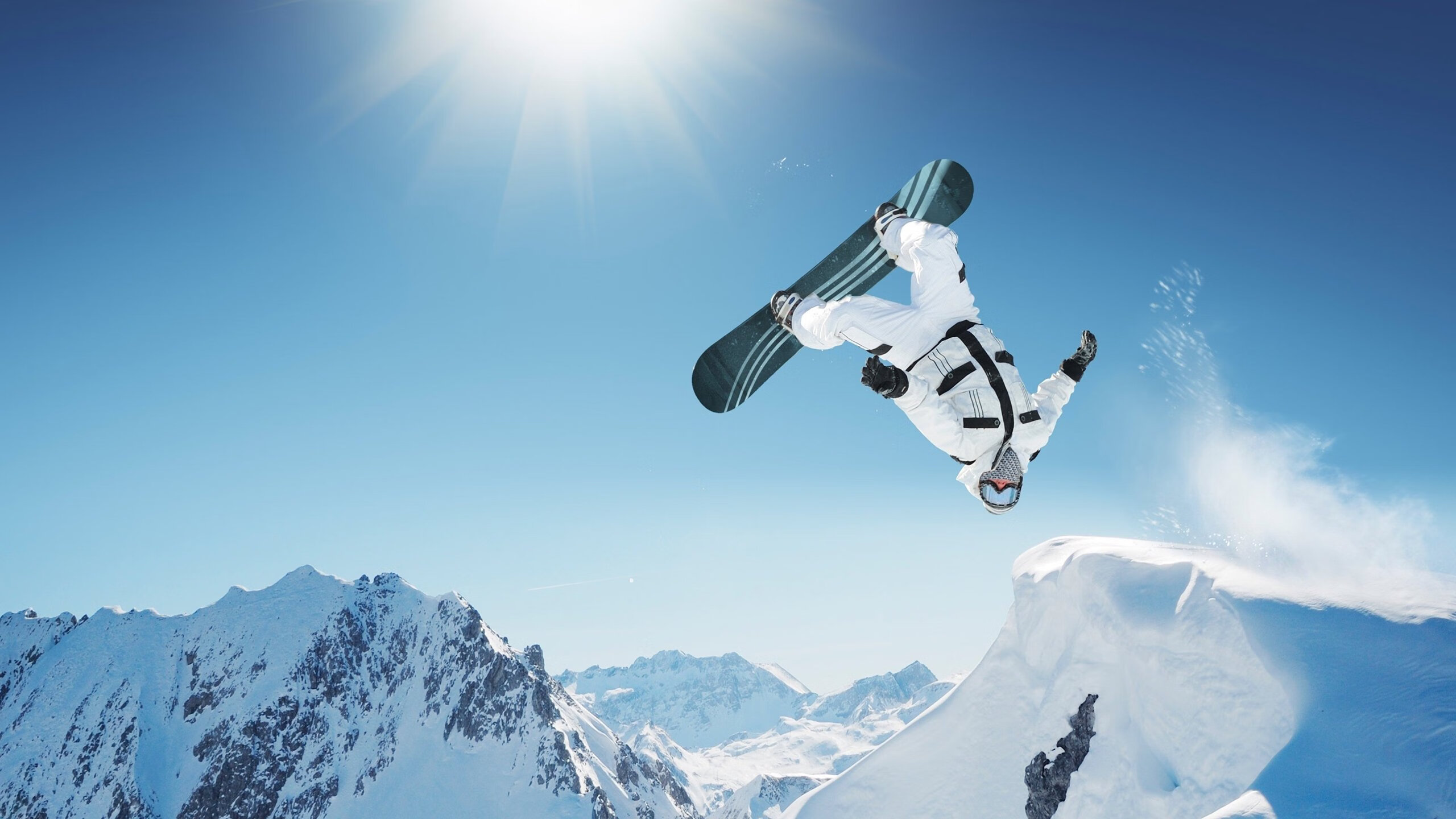 赛道与绿茵场的双重奏，F1揭幕战与AC米兰的征服之夜